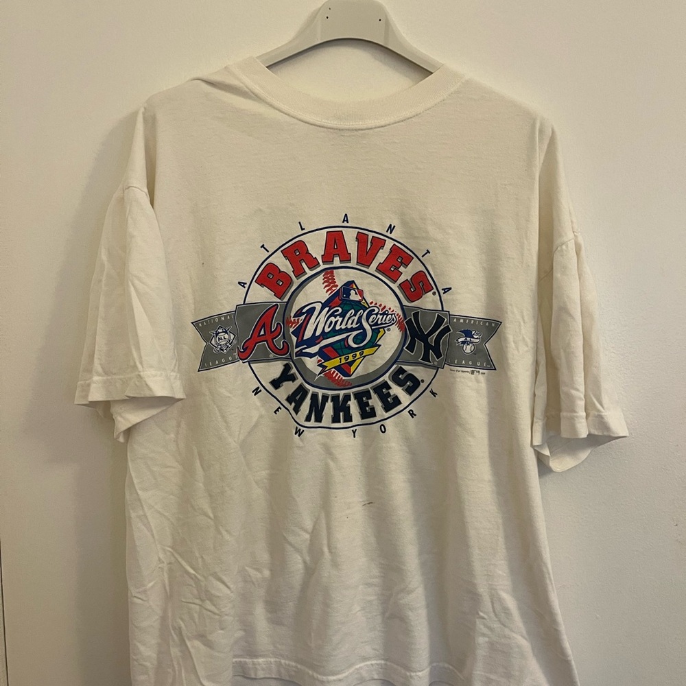 1999 World Series MLB T-Shirt Braves v. Yankees Men’s large